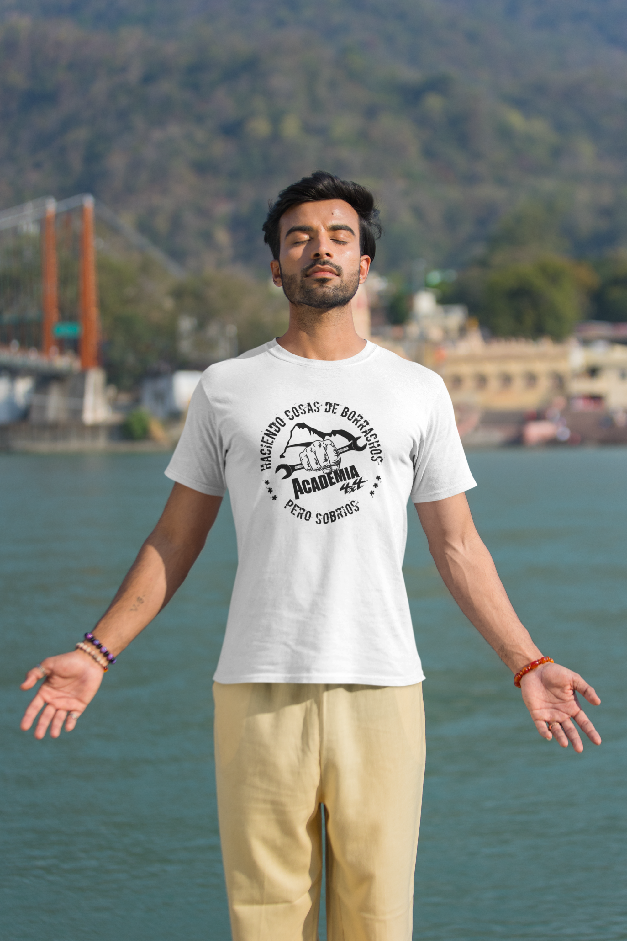 Camiseta - HACIENDO COSAS DE BORRACHOS, PERO SOBRIOS